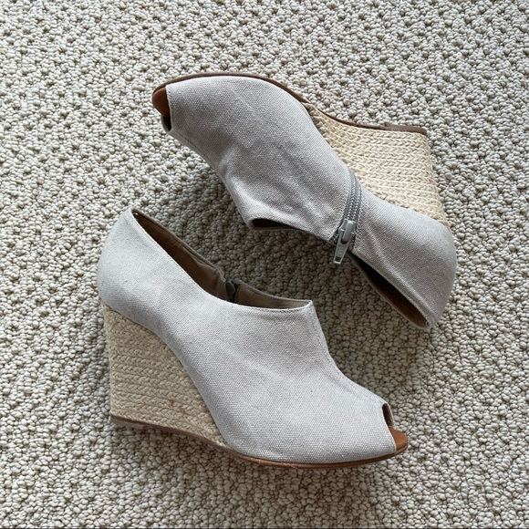 Christian Louboutin linen peep toe espadrilles - Picture 5 of 14